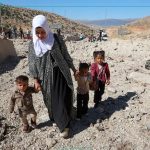 نازحون في لبنان يبحثون عن مأوى تحت الغارات الإسرائيلية